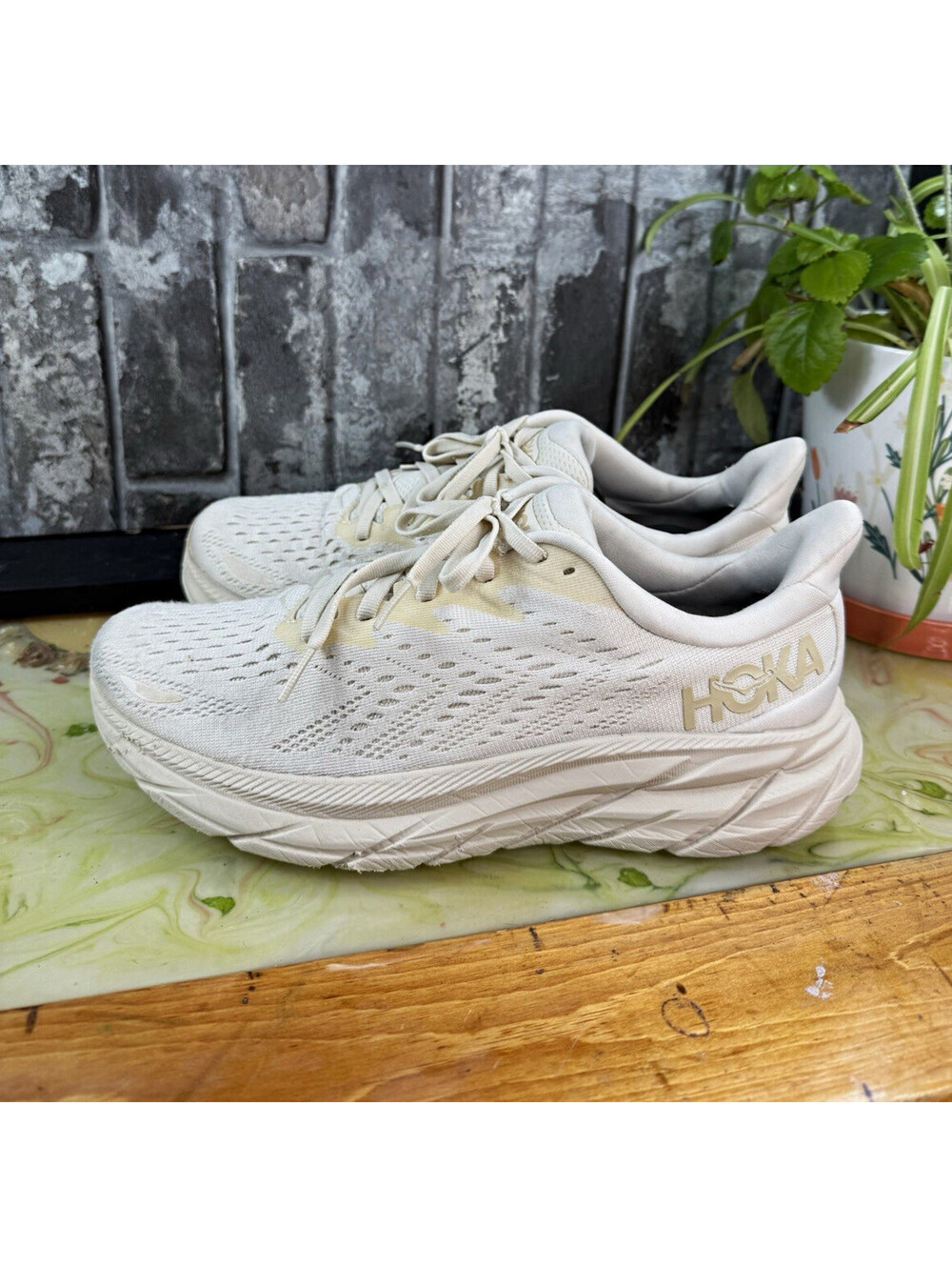 HOKA ONE ONE Clifton 8 White Solid Low Top Lace-Up Mesh Sneaker 1119394-ESSN